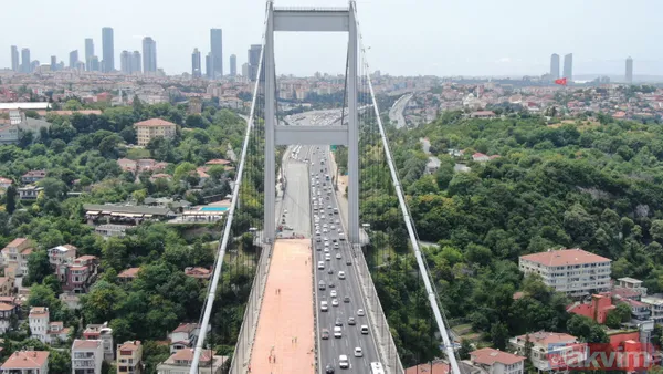 Fatih Sultan Mehmet Köprüsü'nde 27 Haziran'da Başlayan Asfalt Yenileme Çalışmaları Tüm Hızıyla Sürüyor. Köprünün Ankara Yönüne Trafiğe Kapatılan 4 Şeritte Süren...