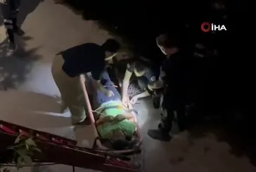 Kediyi kurtarmak isterken düştüğü derede mahsur kaldı