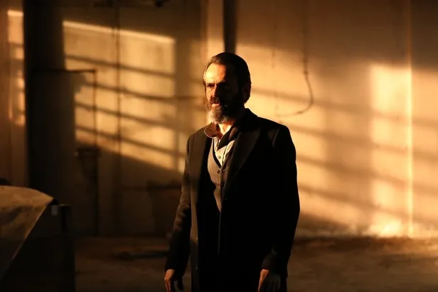 umutlari-alasagi-eden-veda-isini-bitiriyor-ramoda-ardi-ardina-ucuncu-ayrilik-izleyicileri-isyan-ettirdi-1610987405149.jpg Umutları alaşağı eden veda! İşini bitiriyor Ramo'da ardı ardına üçüncü ayrılık! İzleyicileri isyan ettirdi-10