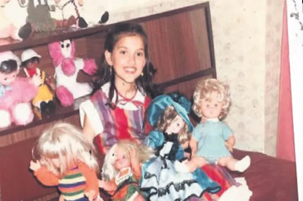 demet-akalin-yardim-sirasinda-oldu-zannettigi-akrabalarini-buldu-1676068243766.jpg Demet Akalın yardım sırasında öldü zannettiği akrabalarını buldu!-1