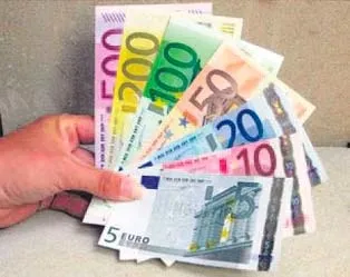 1 euro 1 dolar olma yolunda