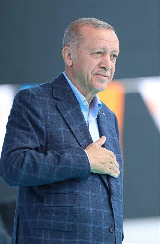 feth-i-mubinden-turkiye-yuzyilina-emin-adimlarla-baskan-erdogan-aksam-namazini-ayasofyada-eda-edecek-1683992259967.jpeg Feth-i Mübin'den Türkiye Yüzyılı'na emin adımlarla! Başkan Erdoğan akşam namazını Ayasofya'da eda etti: Tekbir ve dualarla karşılandı-3