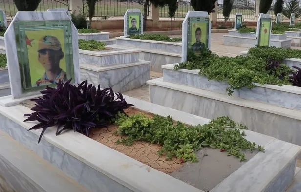 YPG/PKK'nın çocukları kullandığını belgelendi! Aynularab'da kan donduran mezar taşları-4