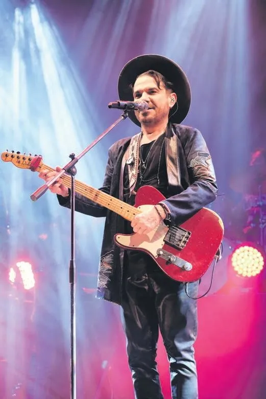 hande-yener-ve-serdar-ortac-performanslariyla-kurucesmeyi-salladi-1632174746262.jpeg Hande Yener ve Serdar Ortaç performanslarıyla Kuruçeşme'yi salladı!-5