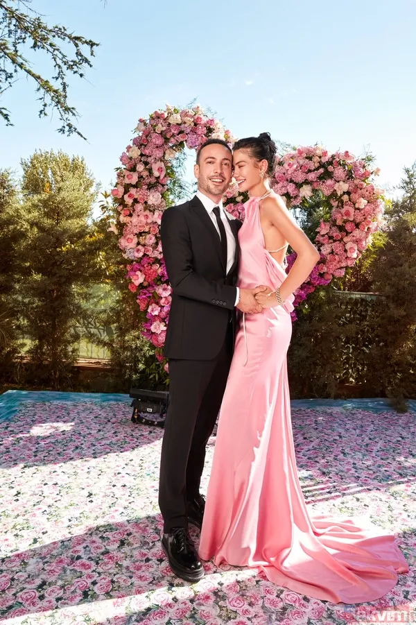 Demet Özdemir ve Oğuzhan Koç'un nişanına Demet'in ablası damgasını vurdu! İki kardeş hiç mi benzemez! Abla Derya... - 3
