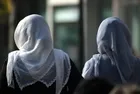 Fransa'da başörtüsü yasağı planına tepki: Kadınlar sosyal medyada başörtüsü takarak dayanışma gösterdi