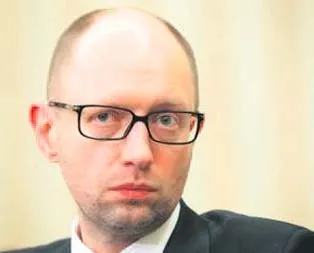 Ukrayna Başbakanı canlı yayında istifa etti