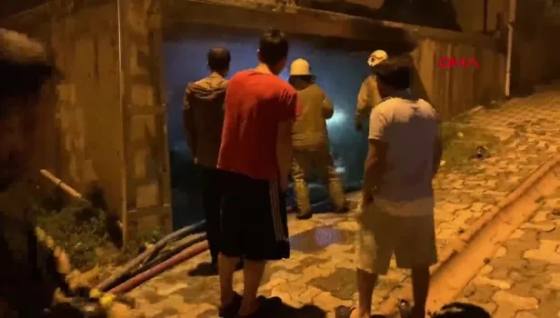 Ümraniye'de kapalı otoparkta yangın! 6 araç zarar gördü