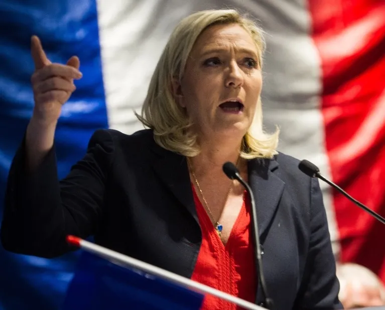 İslam düşmanı Le Pen’e büyük tokat!