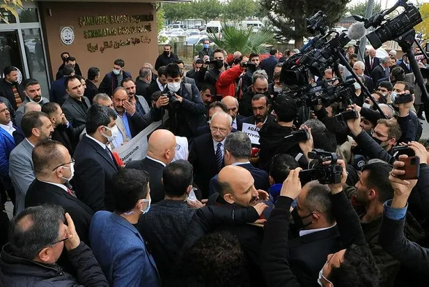 kemal-kilicdarogluna-sanliurfada-tepki-terore-destek-veren-bir-adamin-burada-ne-isi-var-1639062377015.jpeg Kemal Kılıçdaroğlu'na Şanlıurfa'da tepki: Teröre destek veren bir adamın burada ne işi var?-2