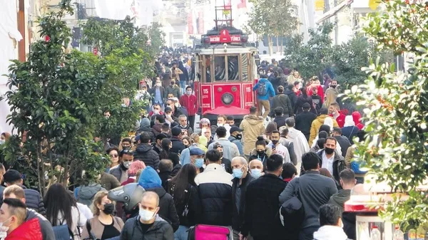 Vaka sayılarının hızla arttığı mega kent İstanbul'da dün yine benzer görüntüler yaşandı (Koronavirüs haberleri)-1