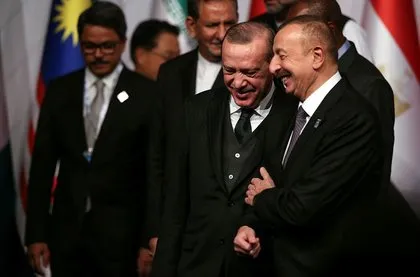 Erdoğan ve Aliyev’in neşeli sohbeti görüntülendi