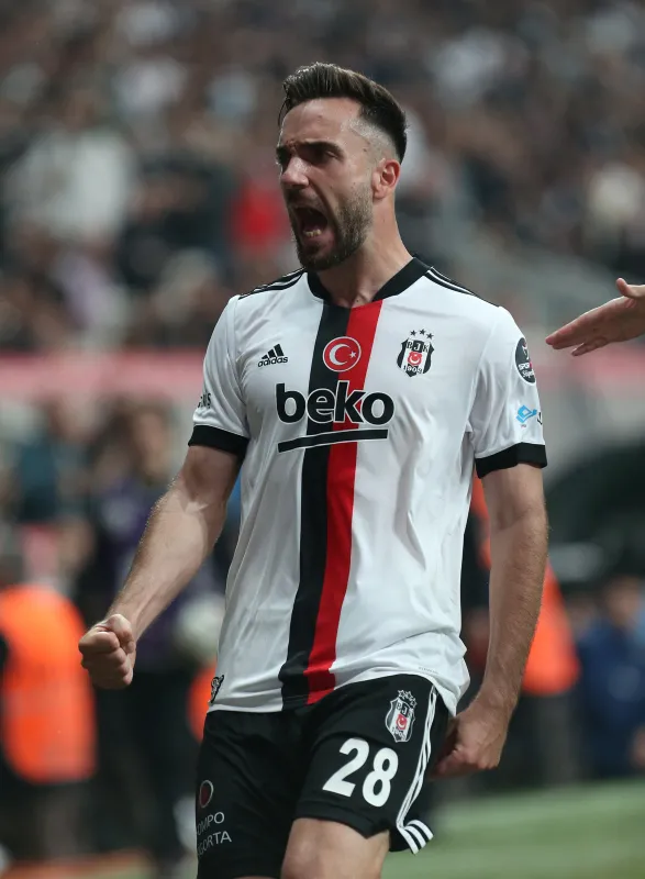 besiktasta-kenan-karaman-ile-yollar-ayriliyor-schalke-iddiasi-1662021834021.jpg Beşiktaş'ta Kenan Karaman ile yollar ayrılıyor! Schalke iddiası-3