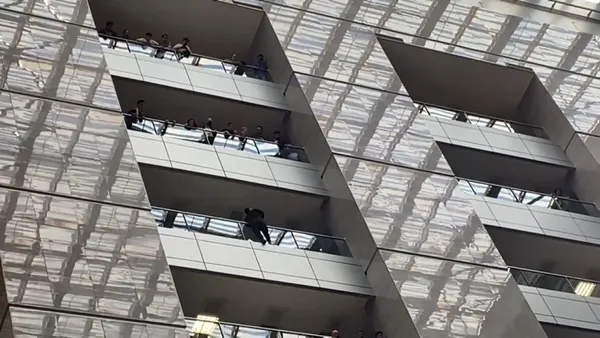 caglayandaki-istanbul-adalet-sarayinda-hareketli-dakikalar-intihara-kalkisan-bir-kisi-vazgecirildi-1656407254074.jpg Çağlayan'daki İstanbul Adalet Sarayı'nda hareketli dakikalar! İntihara kalkışan bir kişi vazgeçirildi-3