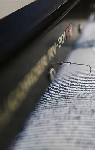 Endonezya'da 5.6 büyüklüğünde deprem: 162 kişi hayatını kaybetti