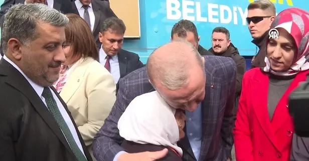 Başkan Erdoğan, Diyarbakır’da yaşlı teyze ile sohbet etti: Diyarbakır’da sandıkları patlatacağız