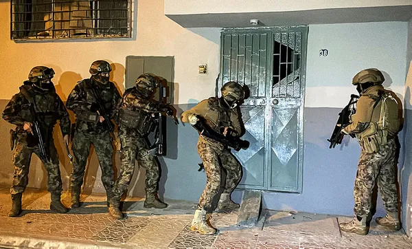 Son dakika: Adana ve Mersin'de DEAŞ operasyonu! Yılbaşını kana bulayacaklardı-3