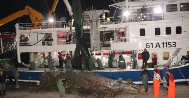 Düzce’nin Akçakoca ilçesi açıklarında balıkçıların ağına uçak parçaları takıldı