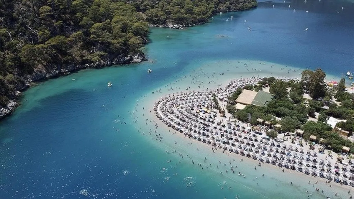 Turizmde ilk altı aylık dönemde 26 milyon 389 bin ziyaretçi 25,8 milyar dolarla rekor kırıldı
