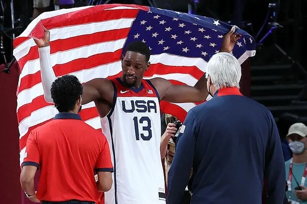 ABD basketbol erkek takımı olimpiyatlarda üst üste 4. kez altın madalyaya uzandı | MAÇ SONUCU: Fransa 82-87 ABD
