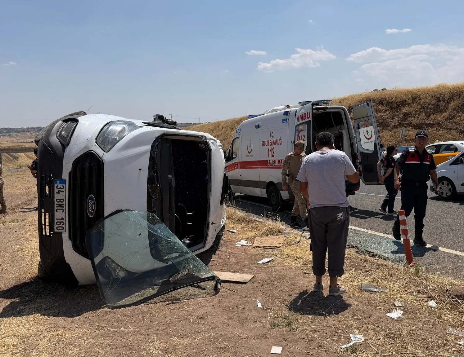 Diyarbakır’da öğrenci servisi ile otomobil çarpıştı: 19 kişi yaralandı