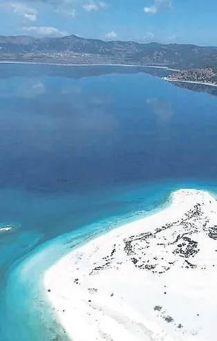 Salda Gölü'nde endişe veren alarm! Güzelliğiyle harkesi büyüleyen Salda Gölü'nde sular çekildi