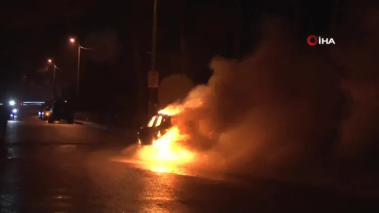 🔥 Kartal'da bir otomobil alev alev yandı!