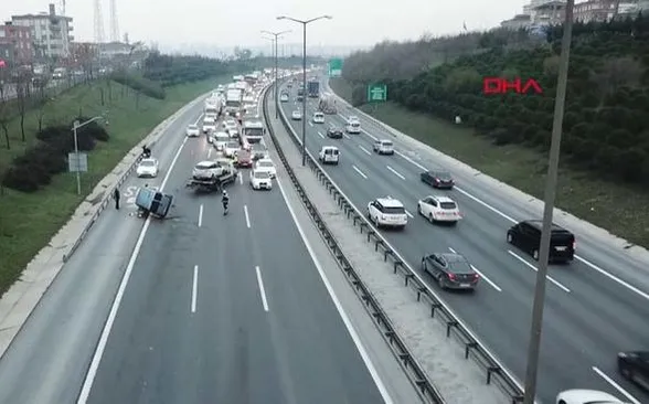 TEM Otoyolu'nda makas atan otomobil kazaya sebebiyet verdi!-3