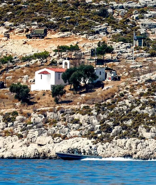 Doğu Akdeniz'de Yunan tahriği! Meis Adaları etrafında silahlı Zodyaklarla...-6