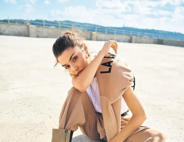 Hande Erçel’in reklam geliri dudak uçuklattı: Ekim 2020'de 1 buçuk milyon TL olan gelir Şubat'ta 2 milyon oldu-12