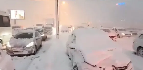 ekrem-imamoglunun-karla-mucadeleyle-ilgili-sozleri-alay-konusu-oldu-en-buyuk-karla-mucadeleyi-yapan-biziz-1643362279343.jpg Ekrem İmamoğlu'nun karla mücadeleyle ilgili sözleri alay konusu oldu: En büyük karla mücadeleyi yapan biziz-3