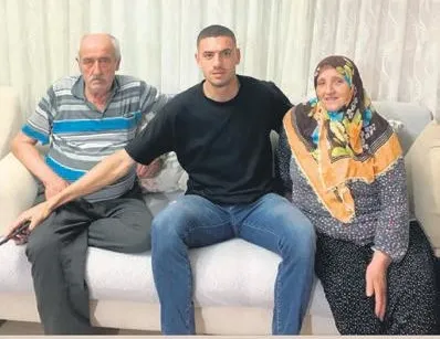 Merih Demiral Karamürsel’de büyük ilgi gördü