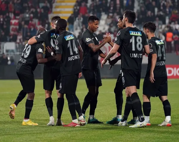 alanyasporu-evinde-yenen-umraniyespor-sezonun-ilk-galibiyetini-aldi-1667594537407.jpeg Alanyaspor'u evinde yenen Ümraniyespor sezonun ilk galibiyetini aldı-8