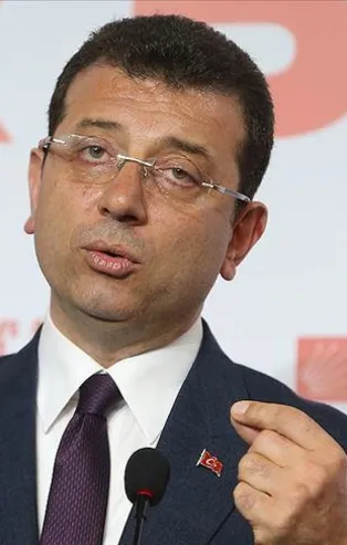 Usta yazar CHP'li İBB Başkanı İmamoğlu'nu topa tuttu: Etrafını saran yalakaların oyuncağı