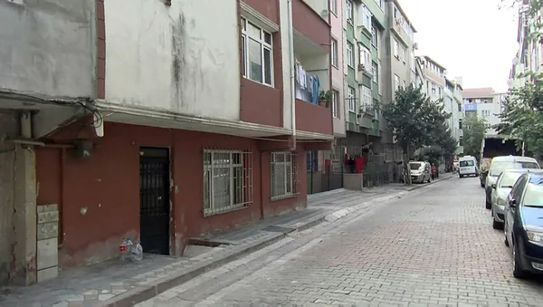 1629445097799.jpg İstanbul'da filmleri aratmayacak olay! Yalınayak kovaladığı hırsızların aracıyla eve döndü-4