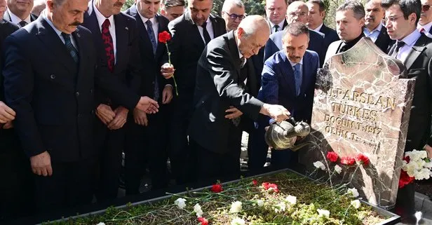 Son dakika: MHP Genel Başkanı Devlet Bahçeli’den Alparslan Türkeş’in mezarına ziyaret