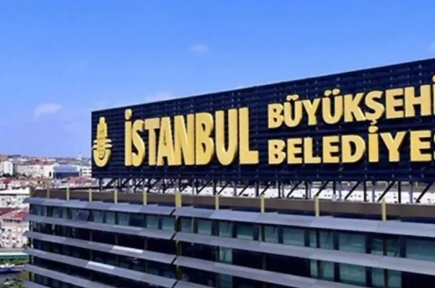 İBB hizmet anlayışında sınır tanımıyor! Davutpaşa metro durağındaki çalışmayan merdiven değil arıza panosu yenilendi!