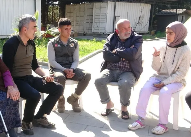Depremin ardından acı hikayeler hüzne boğdu: Perde ve çarşafla yaşama tutunuş-6