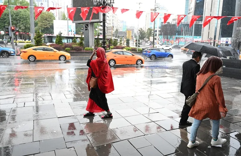 kurban-bayraminda-hava-nasil-olacak-mgmden-45-ile-saganak-uyarisi-1779515943323.jpg Bayram boyunca aralıksız yağacak: MGM’den 45 ile gök gürültülü sağanak yağış uyarısı-7