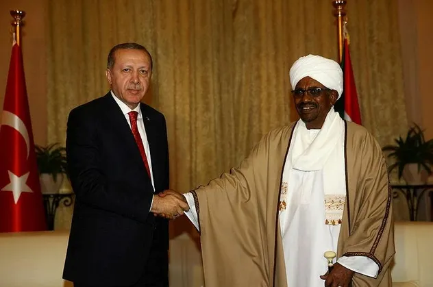 Ömer el-Beşir'den Erdoğan'a tebrik telefonu
