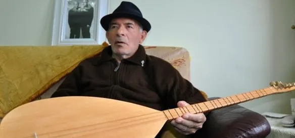 Dünyaca ünlü halk ozanı Aşık Veysel Şatıroğlu'nun büyük oğlu Ahmet Şatıroğlu 84 yaşında Sivas'taki evinde yaşamını yitirdi