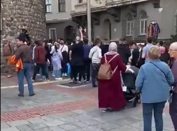 galata-kulesi-intihar-videosu-sansursuz-izle-galata-intihari-son-dakika-atlayan-adam-kimdir-neden-intihar-etti-1665583489973.jpg | Galata intiharı SON DAKİKA atlayan adam kimdir, neden İNTİHAR ETTİ? GALATA KULESİ İNTİHAR VİDEOSU SANSÜRSÜZ İZLE-4