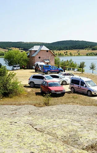 Gölette facia! Anne, baba ve oğlu öldü
