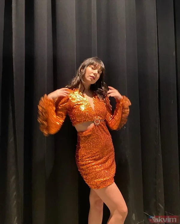 Alemin Kıralı’nın Oben’i Birsu Demir dekolteli pozlarıyla gündemde! Dua Lipa’ya benzetilen Birsu’ya bakın değişimi dudak uçuklattı - 17