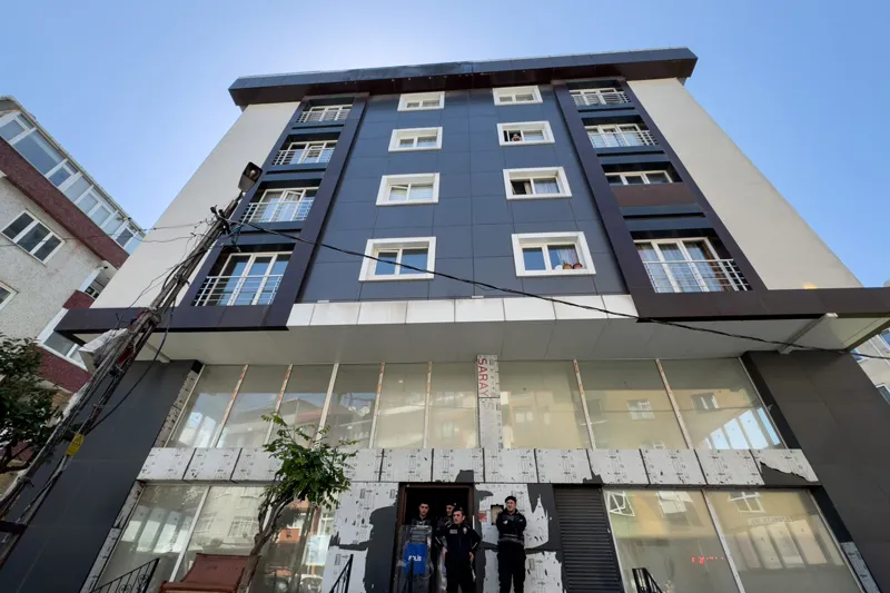 Yer: Şişli! Polislerin tahliye etmek istediği 3 kişi binayı yakmaya çalıştı!-2