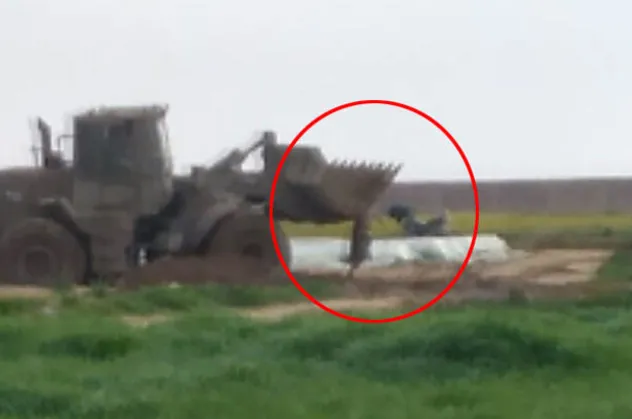 İsrail askerlerinden insanlık dışı hareket! Öldürdükleri Filistinliyi buldozerle...