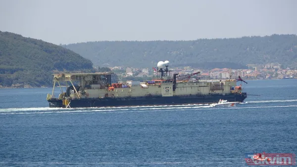 Karadeniz gazını karaya çıkarmak için deniz tabanına boruları yerleştirecek 'Castoro 10' gemisi Çanakkale Boğazı'ndan geçti - 9