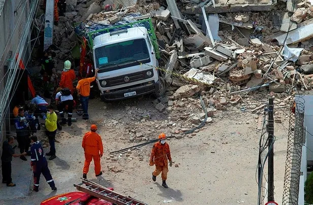 Brezilya'da 7 katlı bina çöktü-3
