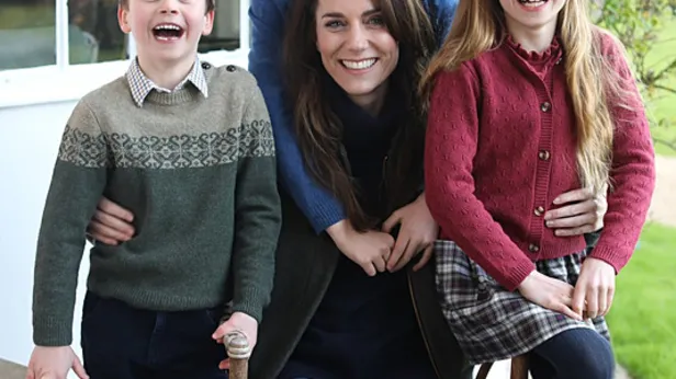 Kate Middleton özür diledi| Paylaştığı fotoğraf yayından çekildi! Nedeni kafa karıştırdı! Dikkat çeken yüzük detayı