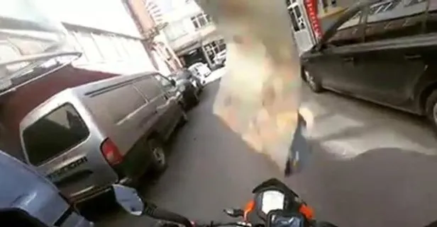 Gaziosmanpaşa’da başına halı düşen motosikletli neye uğradığına şaşırdı